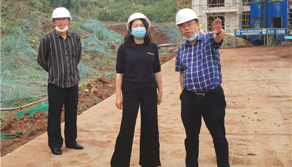 市國資委副主任張力到興學(xué)商務(wù)中心調(diào)研項目建設(shè)、疫情防控工作